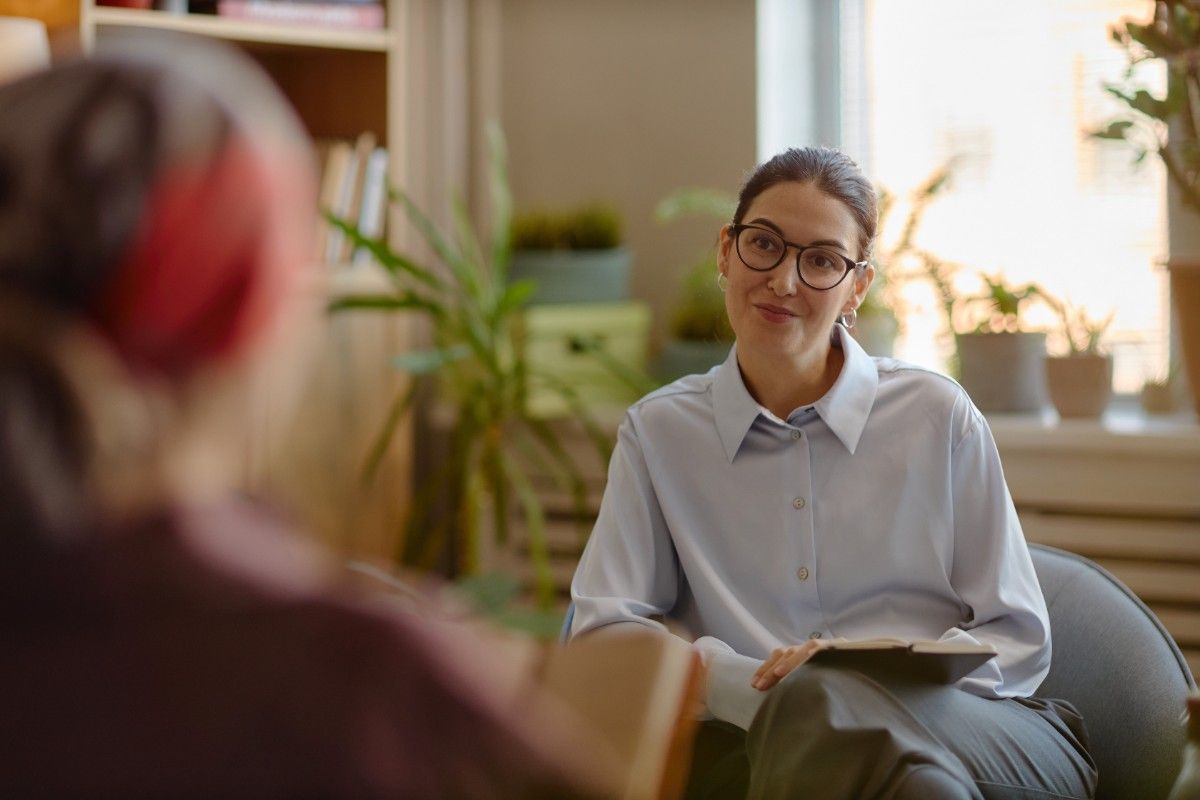 Mental health counsellor with a client during a counselling session.